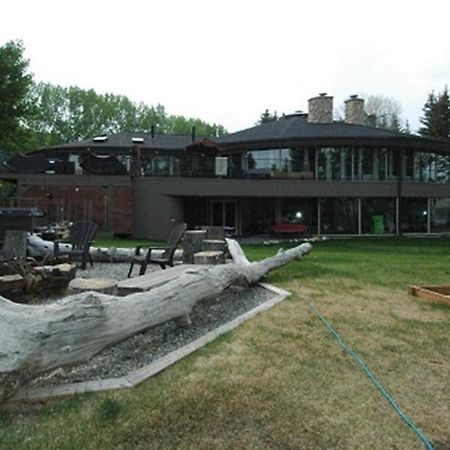 Roundhouse Grotto Bed and Breakfast YYC Esterno foto