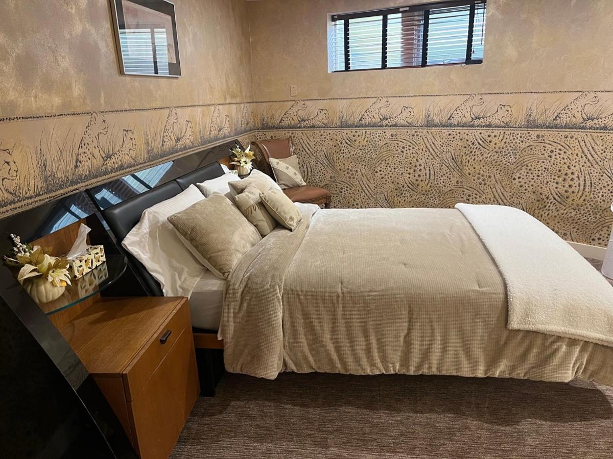 Roundhouse Grotto Bed and Breakfast YYC Esterno foto