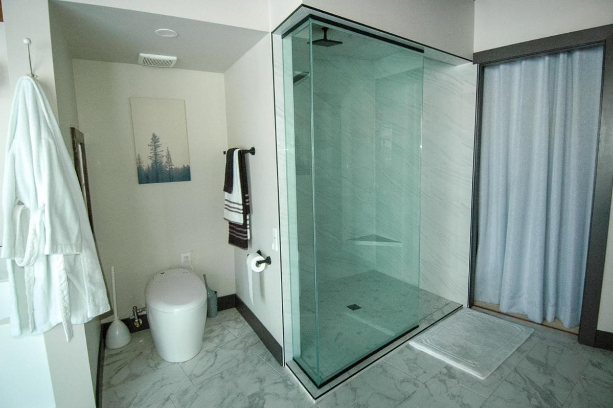 Roundhouse Grotto Bed and Breakfast YYC Esterno foto