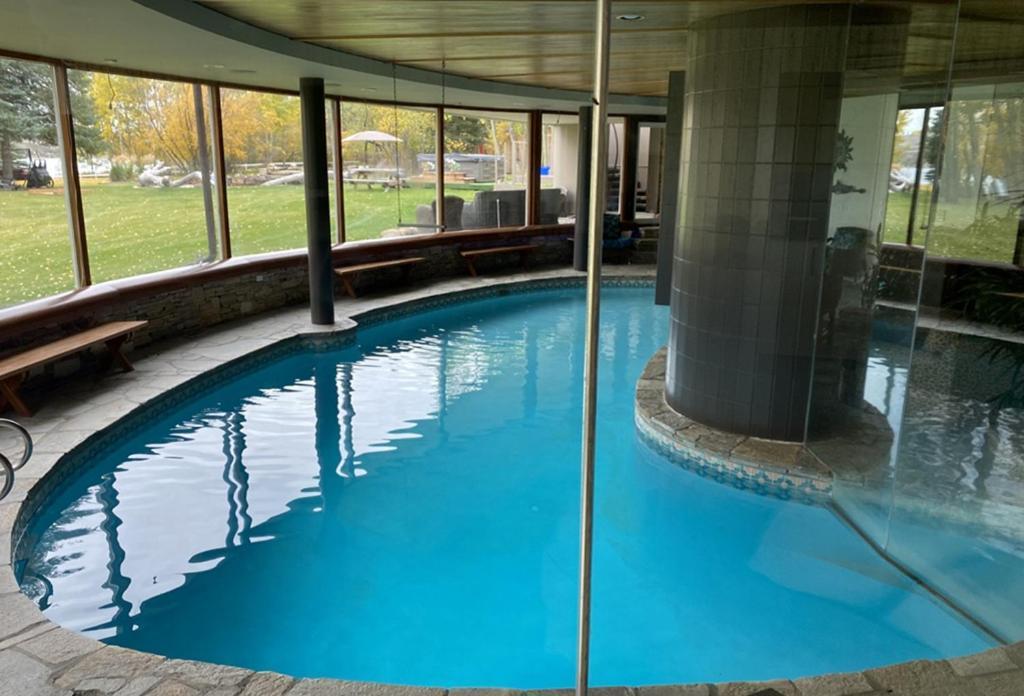 Roundhouse Grotto Bed and Breakfast YYC Esterno foto
