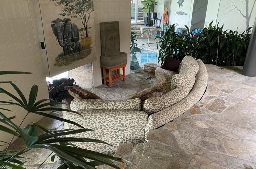 Roundhouse Grotto Bed and Breakfast YYC Esterno foto