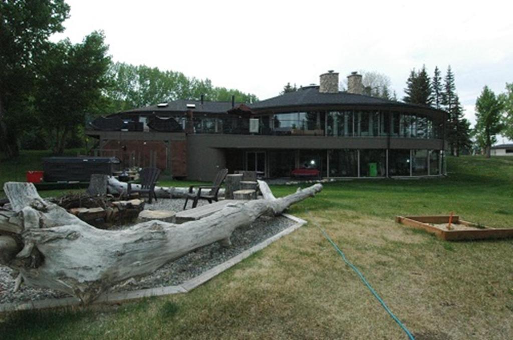 Roundhouse Grotto Bed and Breakfast YYC Esterno foto