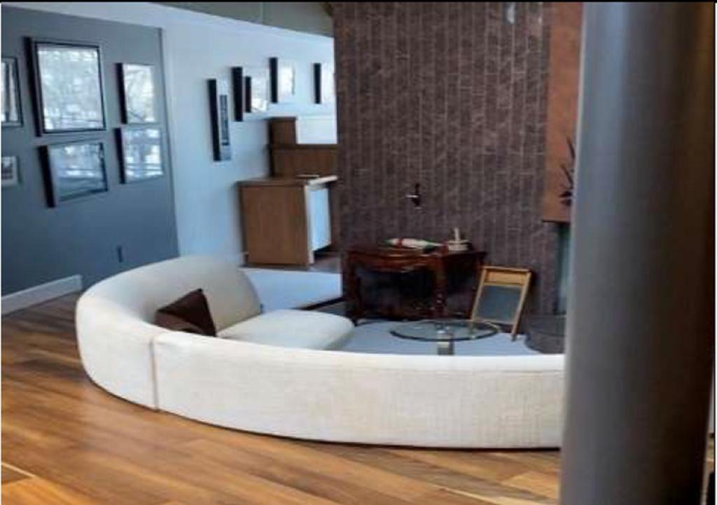 Roundhouse Grotto Bed and Breakfast YYC Esterno foto