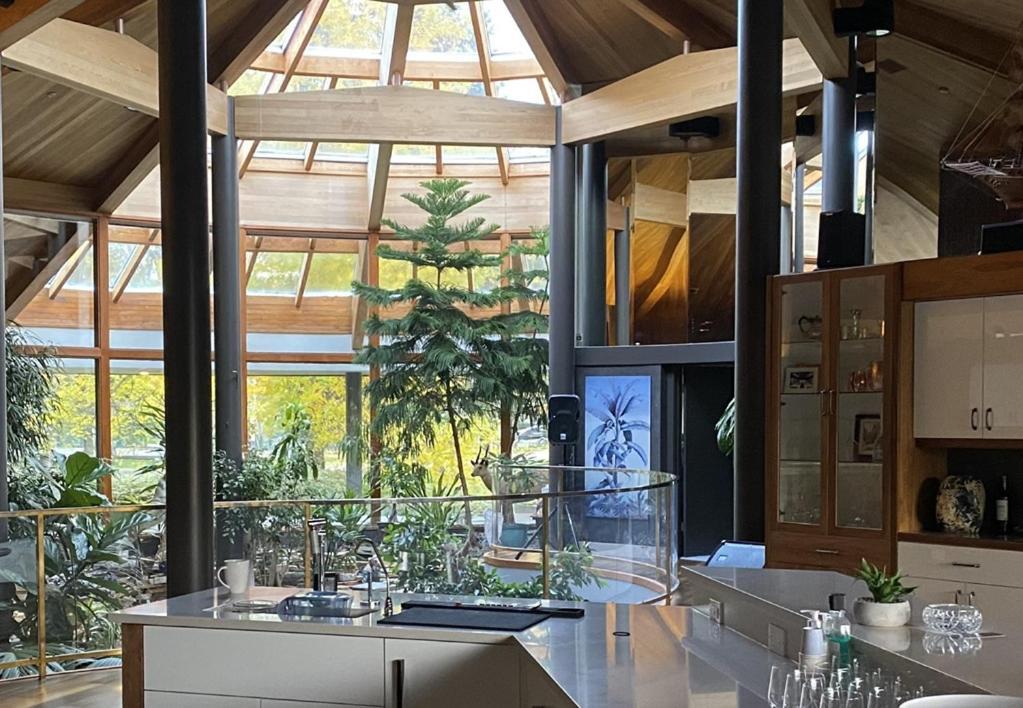 Roundhouse Grotto Bed and Breakfast YYC Esterno foto
